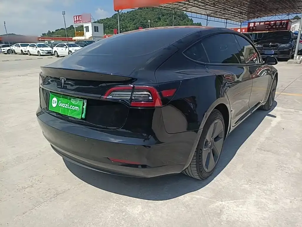 Tesla Model 3 — фото 3