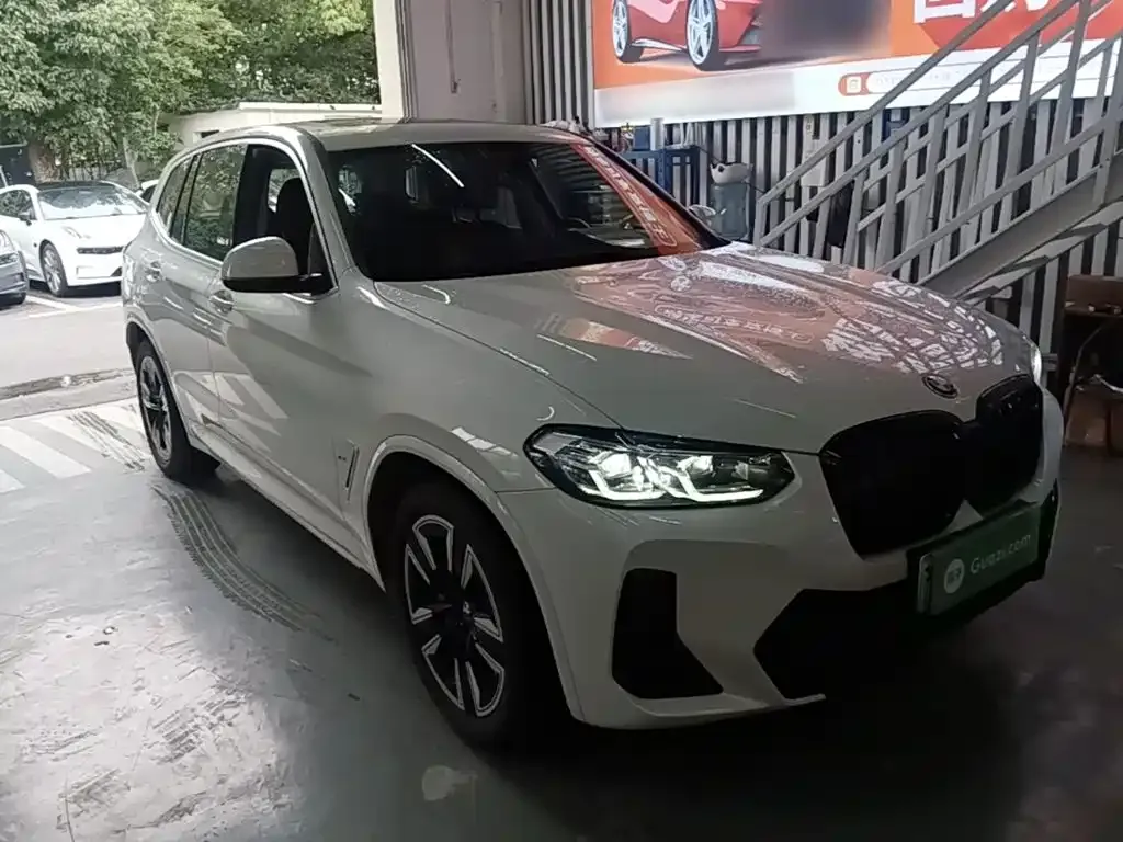BMW iX3 — фото 8