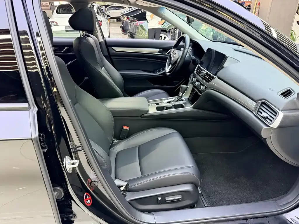 Honda Accord — фото 6
