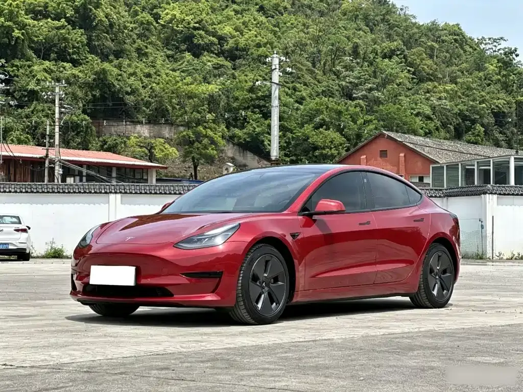 Tesla Model 3 — фото 1