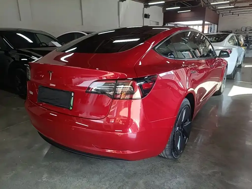 Tesla Model 3 — фото 8