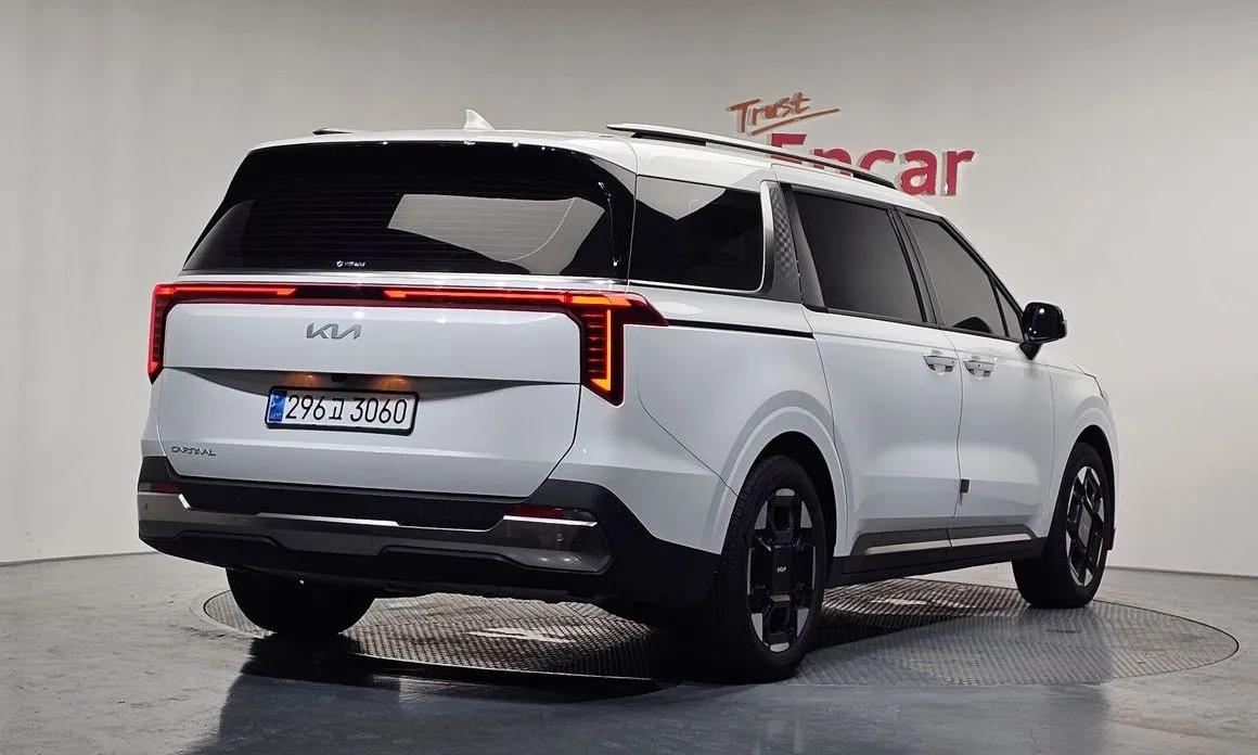 Kia Carnival — фото 10