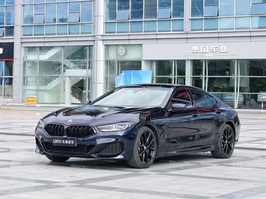 BMW 8 Series — фото 1