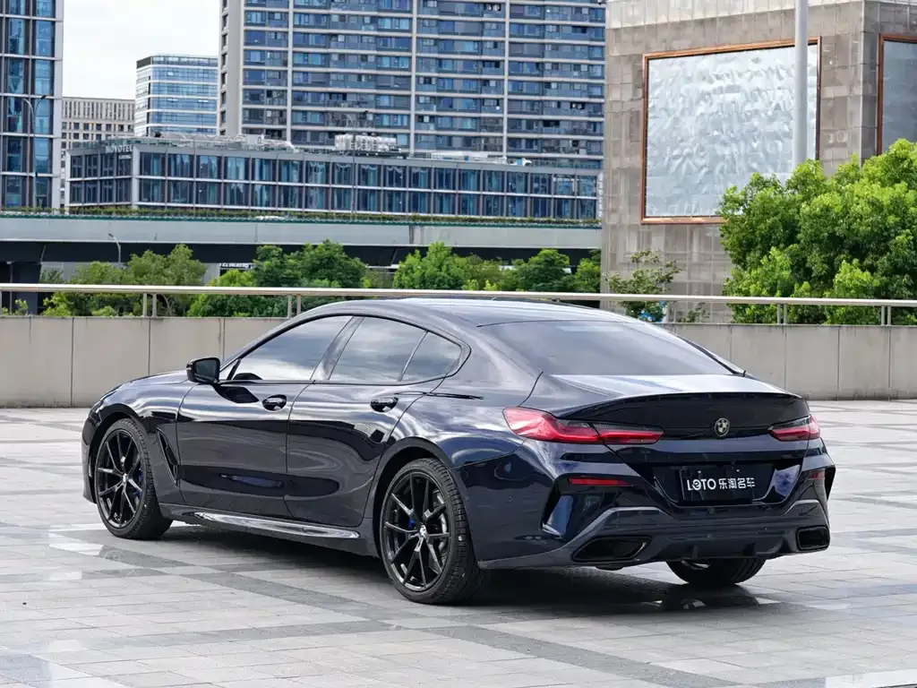 BMW 8 Series — фото 4