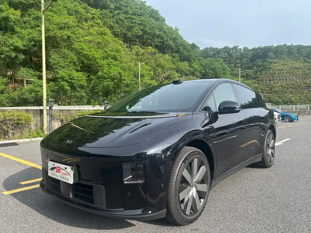 Li Auto i6 — фото 1