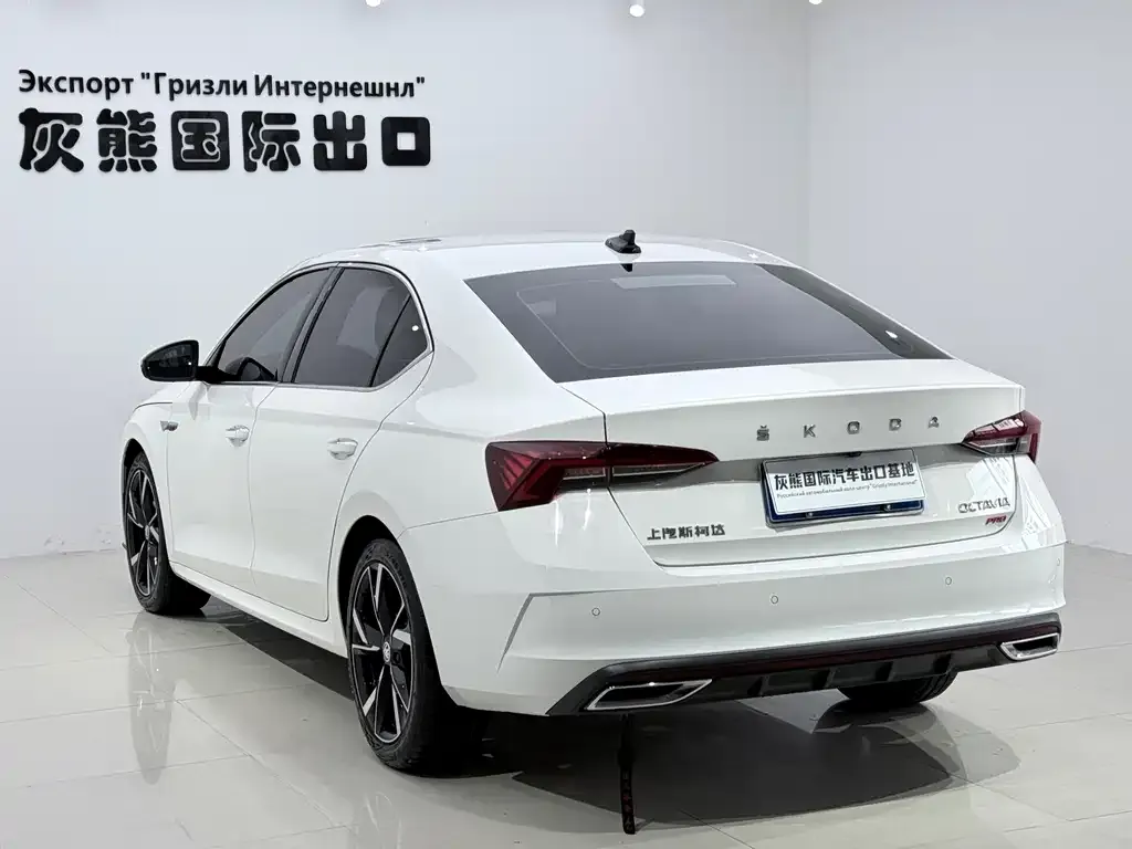 Skoda Octavia — фото 2
