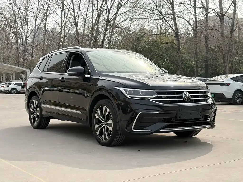 Volkswagen Tiguan L — фото 7