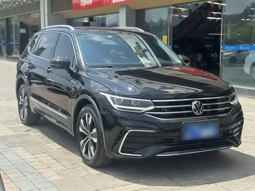 Volkswagen Tiguan L — фото 9