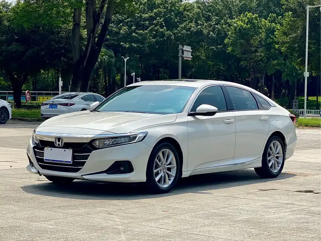 Honda Accord — фото 1
