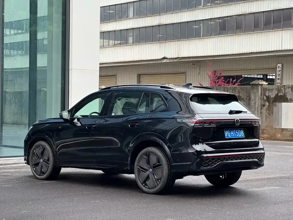 Volkswagen Tiguan L — фото 4