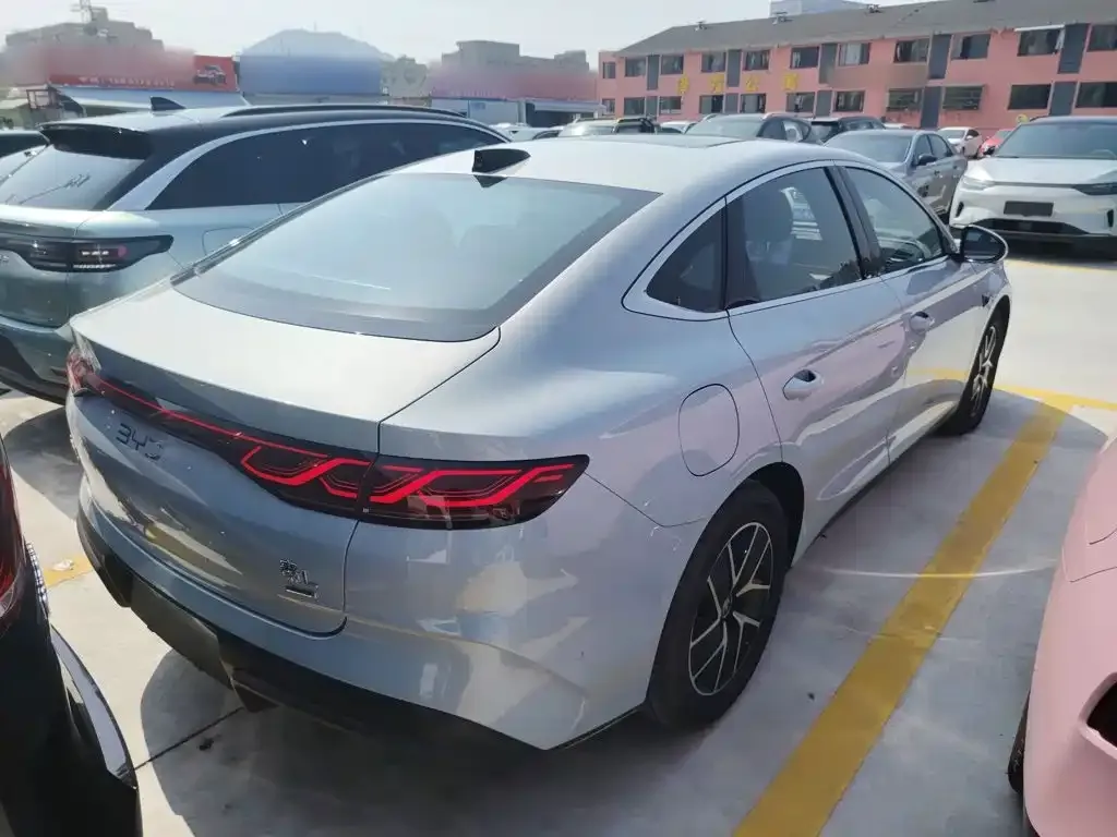 BYD Qin L — фото 8