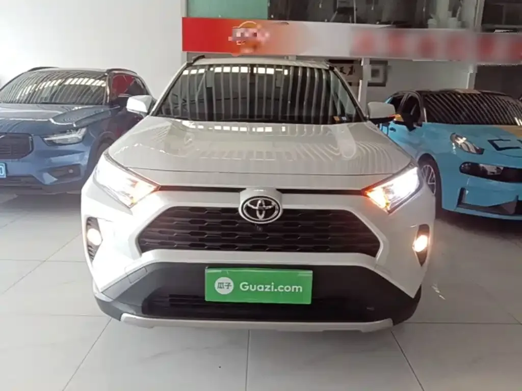 Toyota RAV4 — фото 4