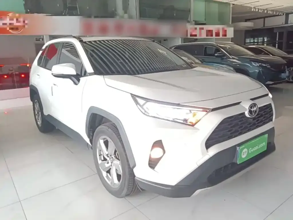 Toyota RAV4 — фото 9