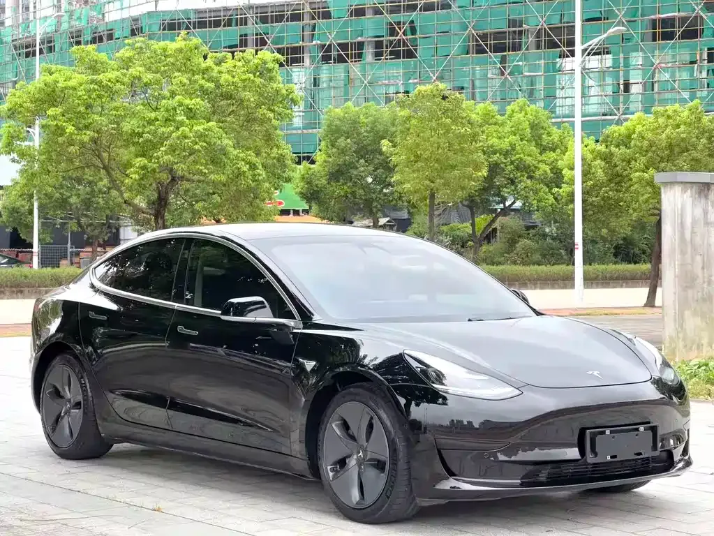 Tesla Model 3 — фото 7