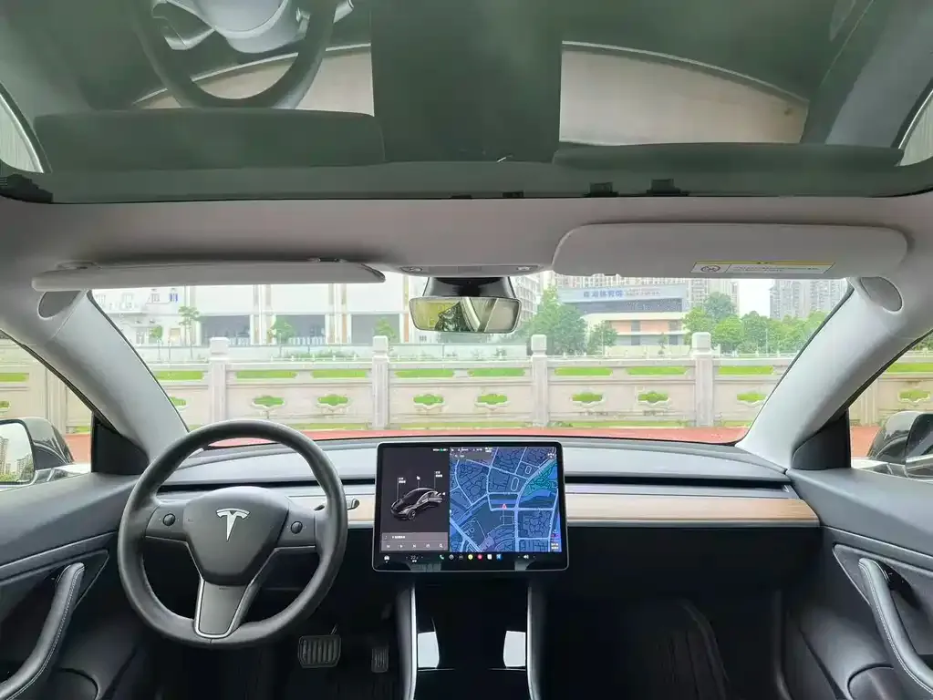 Tesla Model 3 — фото 6