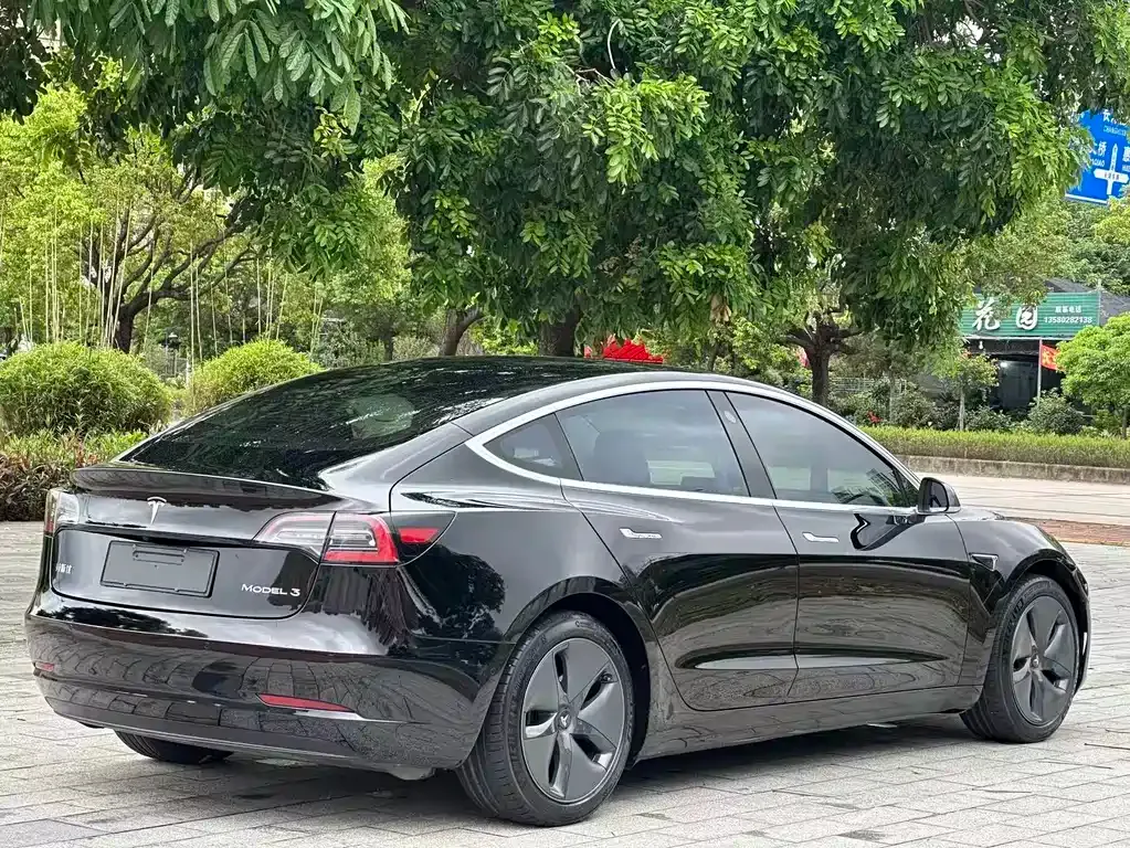 Tesla Model 3 — фото 10