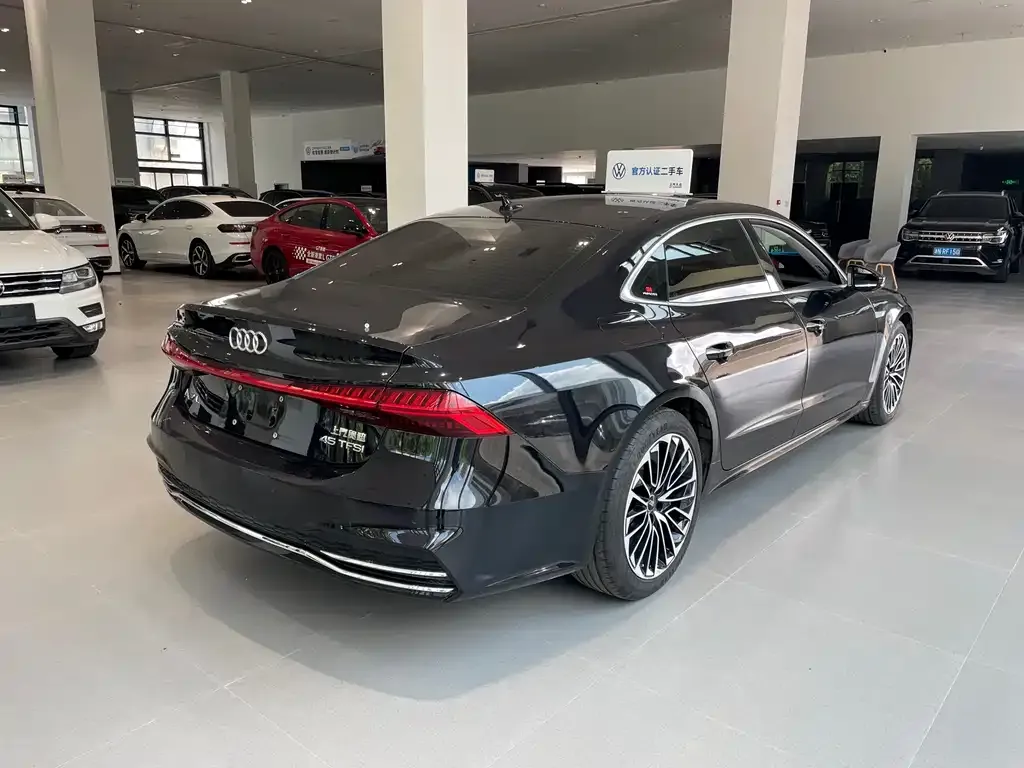 Audi A7L — фото 10