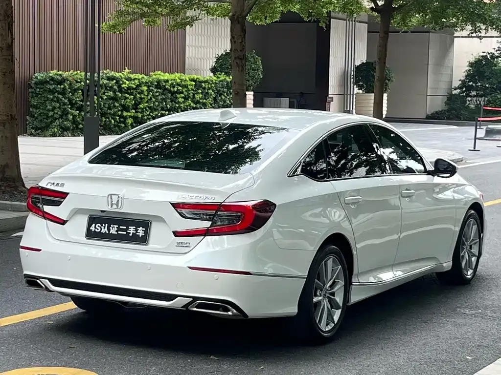 Honda Accord — фото 6