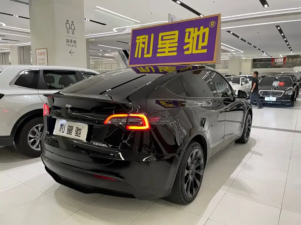 Tesla Model Y — фото 7