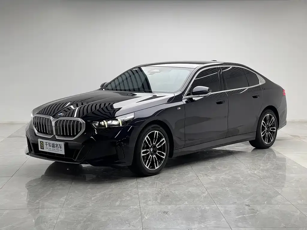 BMW 5 Series — фото 1
