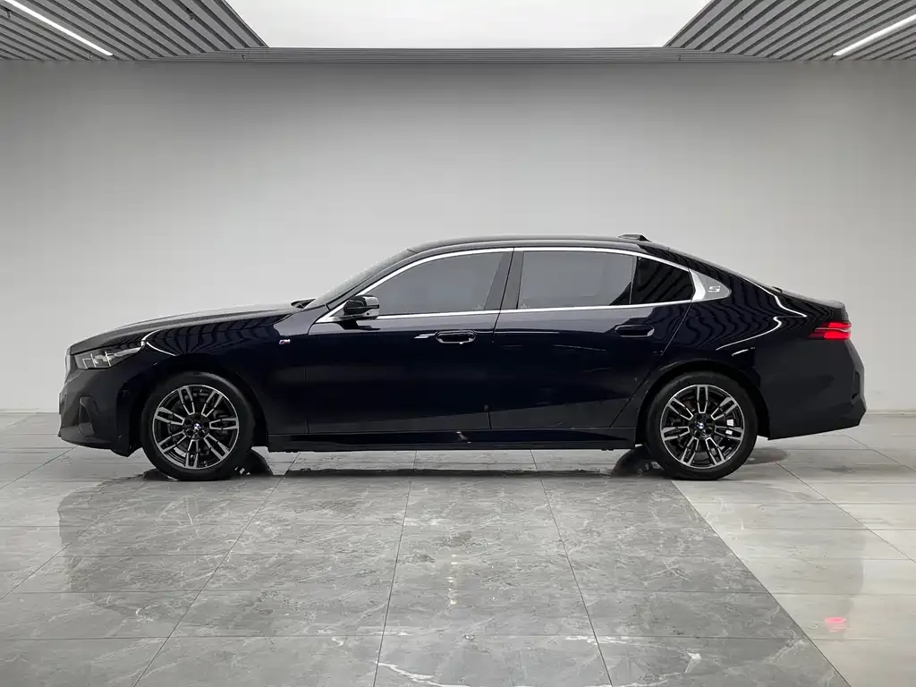 BMW 5 Series — фото 10