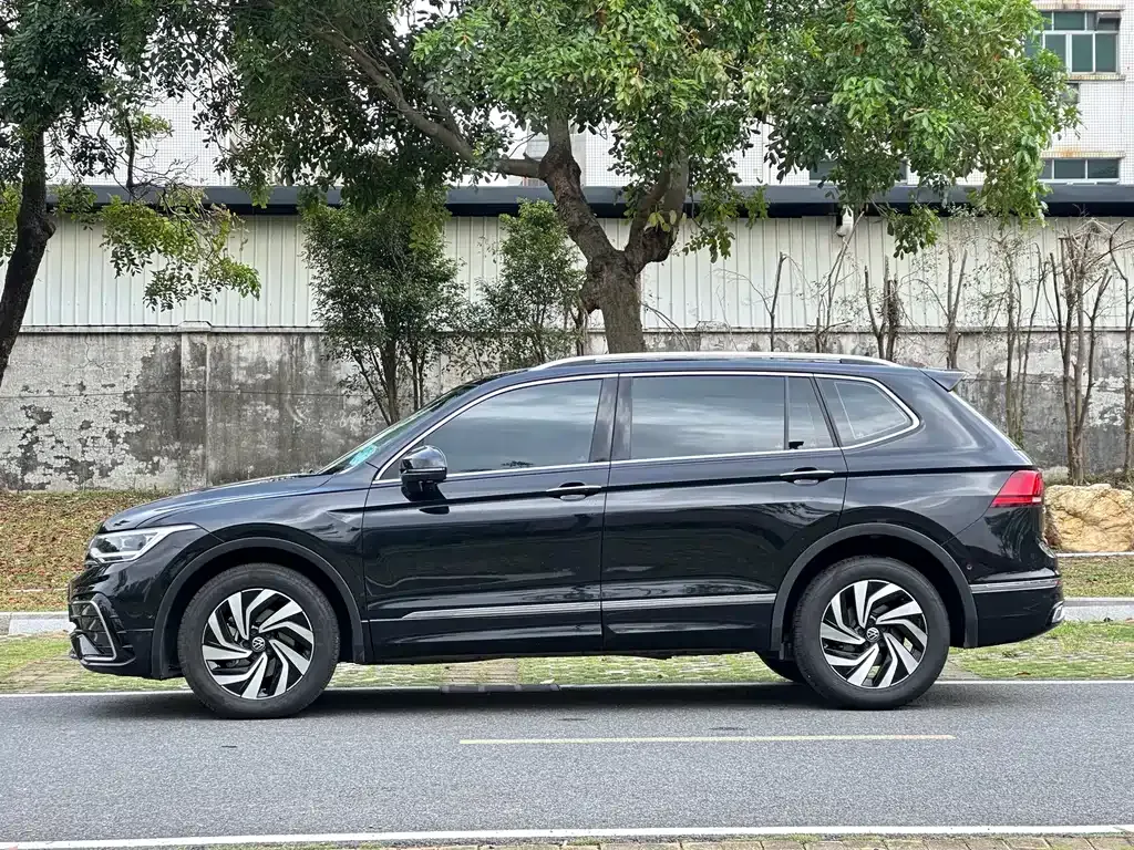 Volkswagen Tiguan L — фото 7