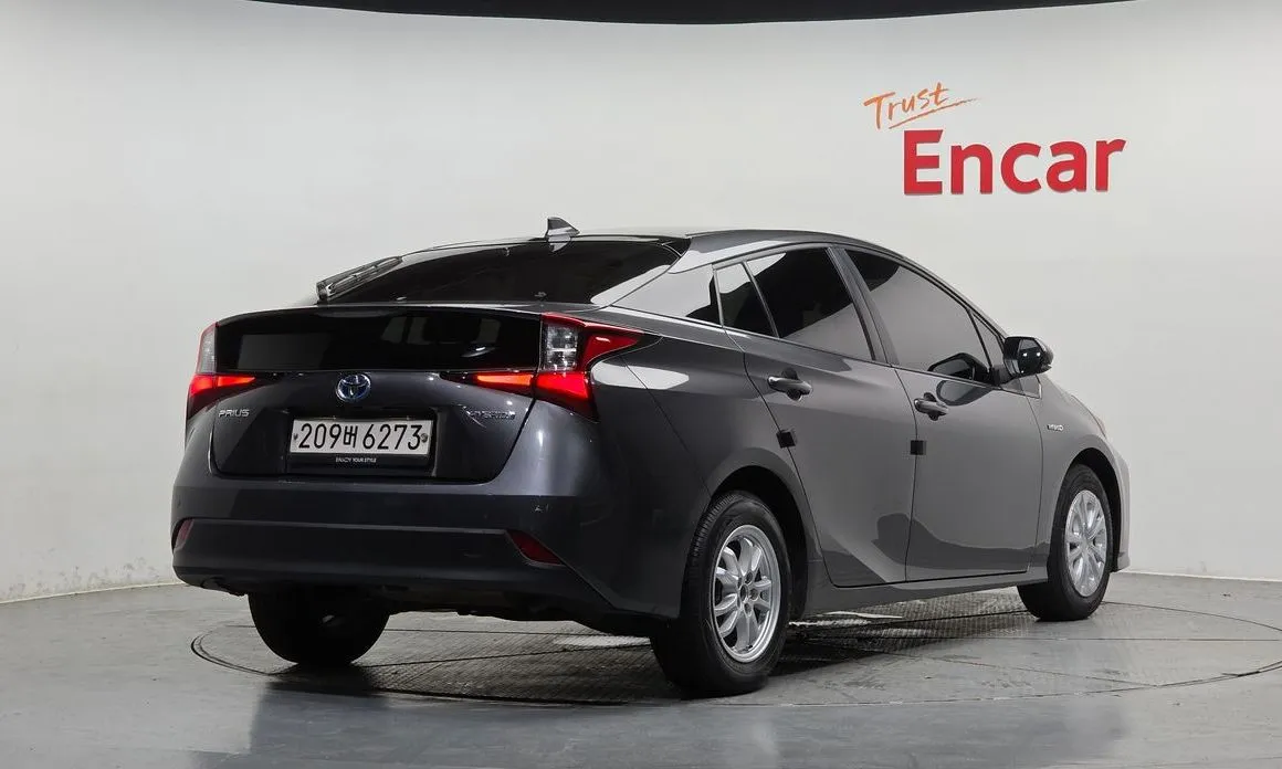 Toyota Prius — фото 4