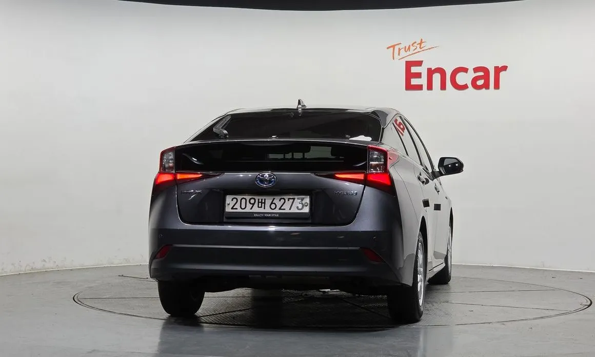 Toyota Prius — фото 7