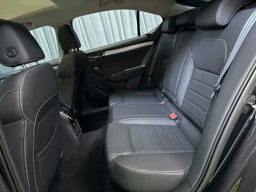 Skoda Superb — фото 4