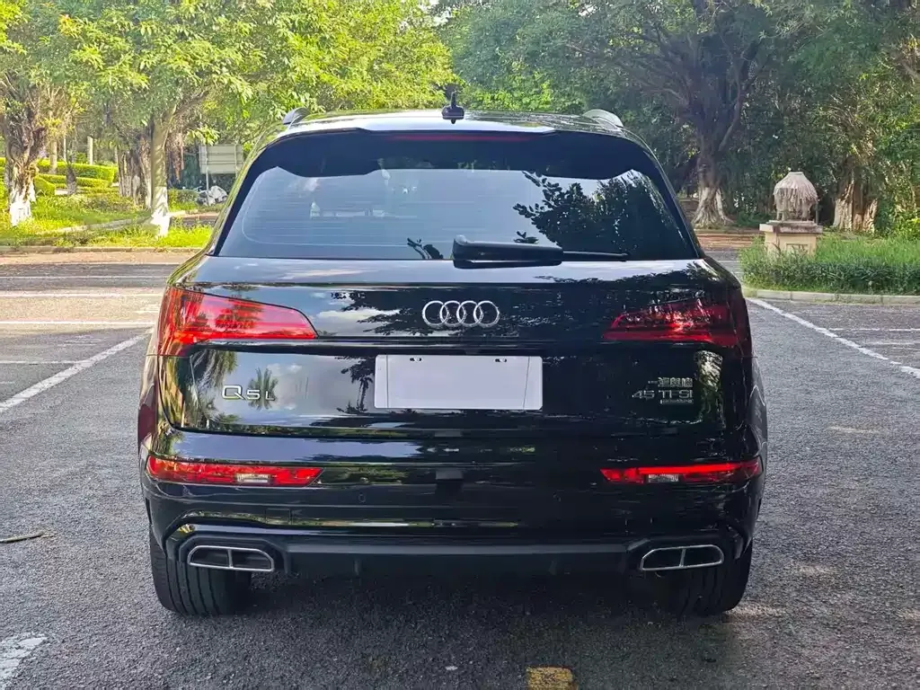 Audi Q5L — фото 9