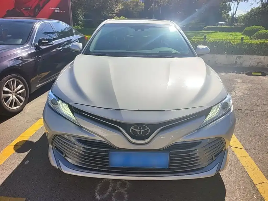 Toyota Camry — фото 5