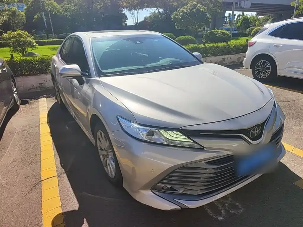 Toyota Camry — фото 7