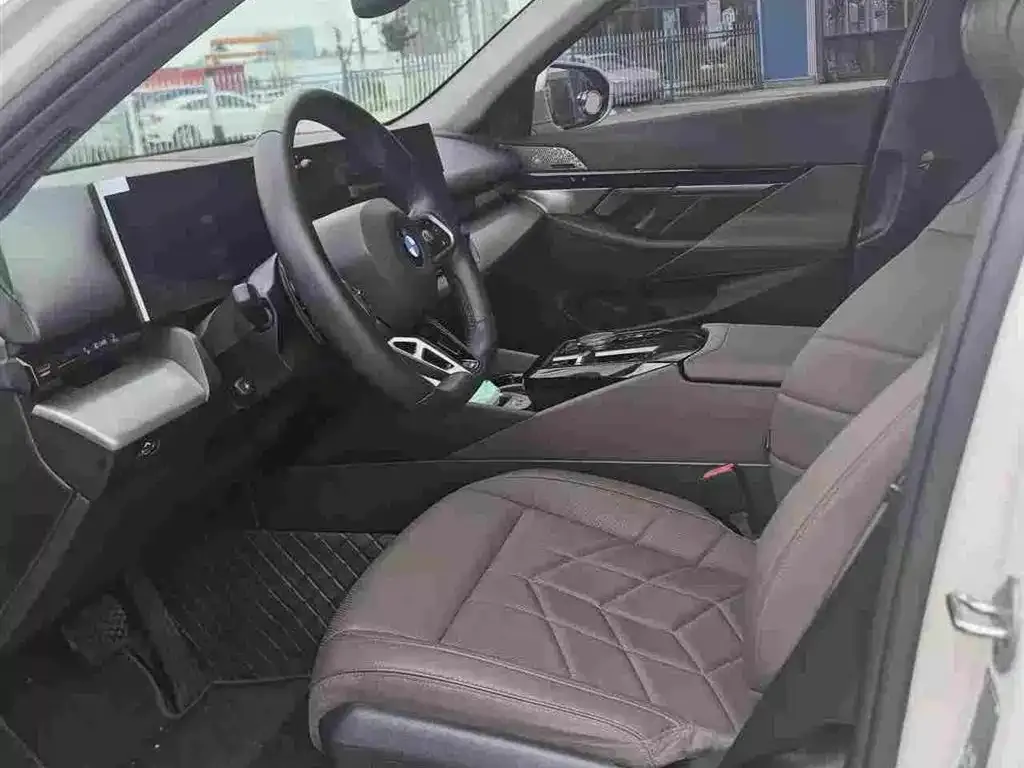 BMW 5 Series — фото 4