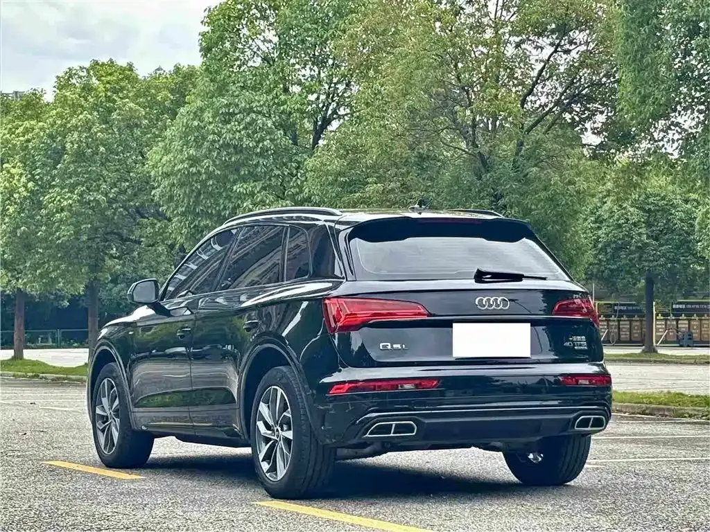 Audi Q5L — фото 8