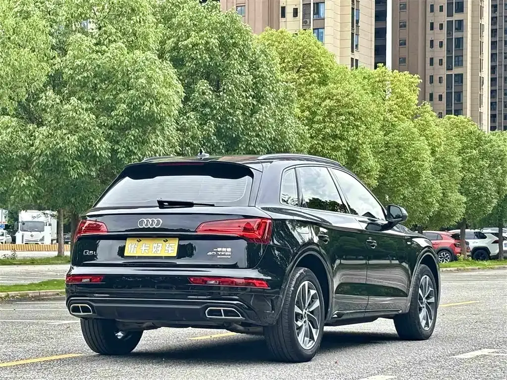 Audi Q5L — фото 5