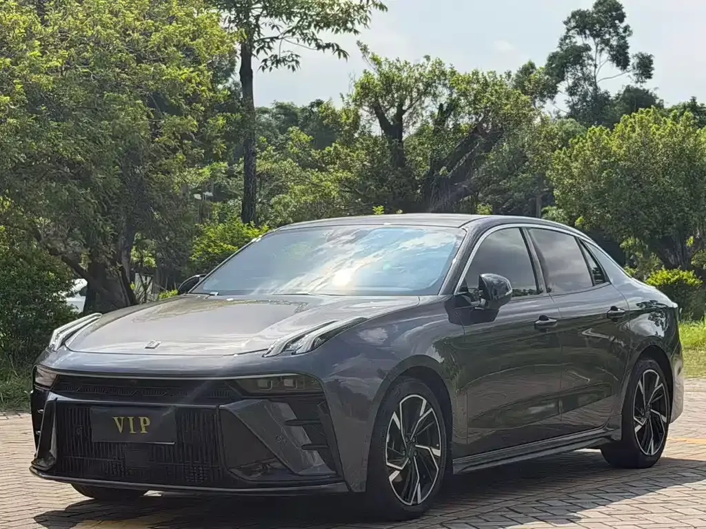 Lynk & Co 03