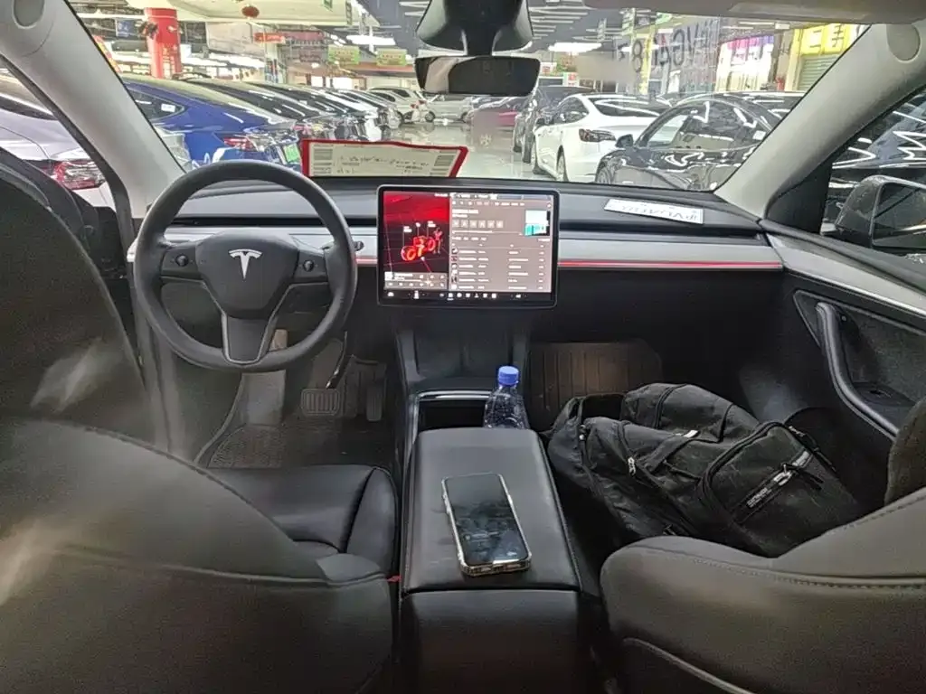 Tesla Model Y — фото 5