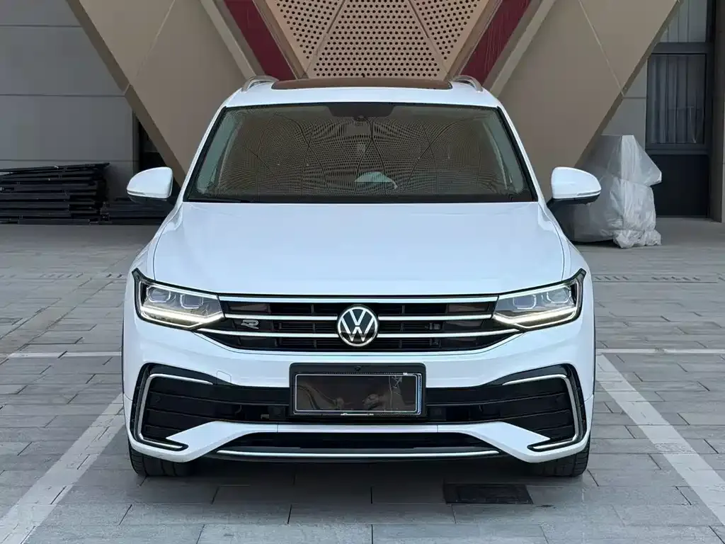 Volkswagen Tiguan L — фото 9