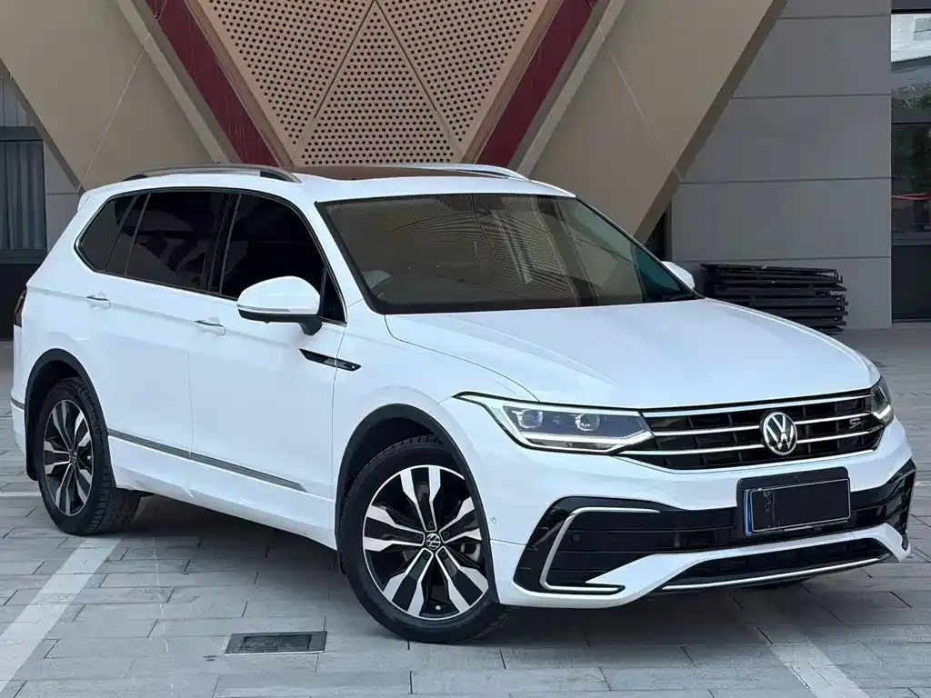 Volkswagen Tiguan L — фото 3