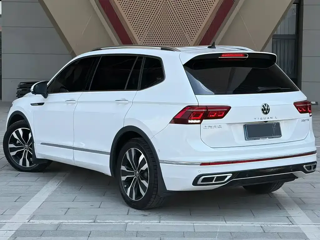 Volkswagen Tiguan L — фото 8