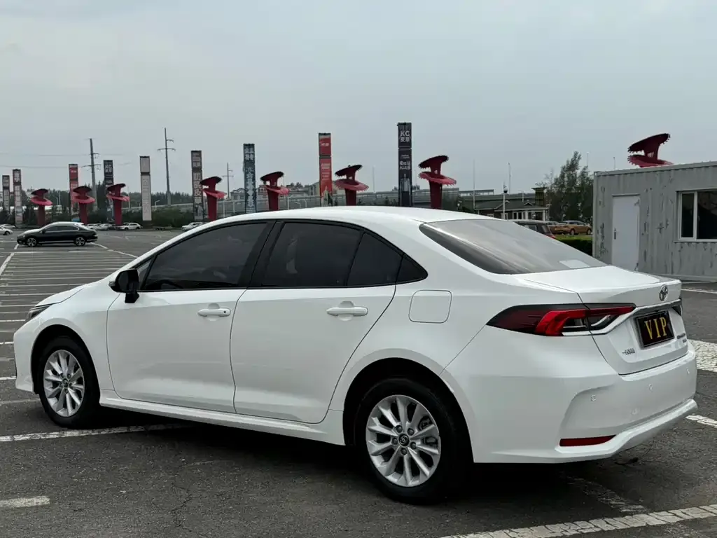 Toyota Corolla — фото 3