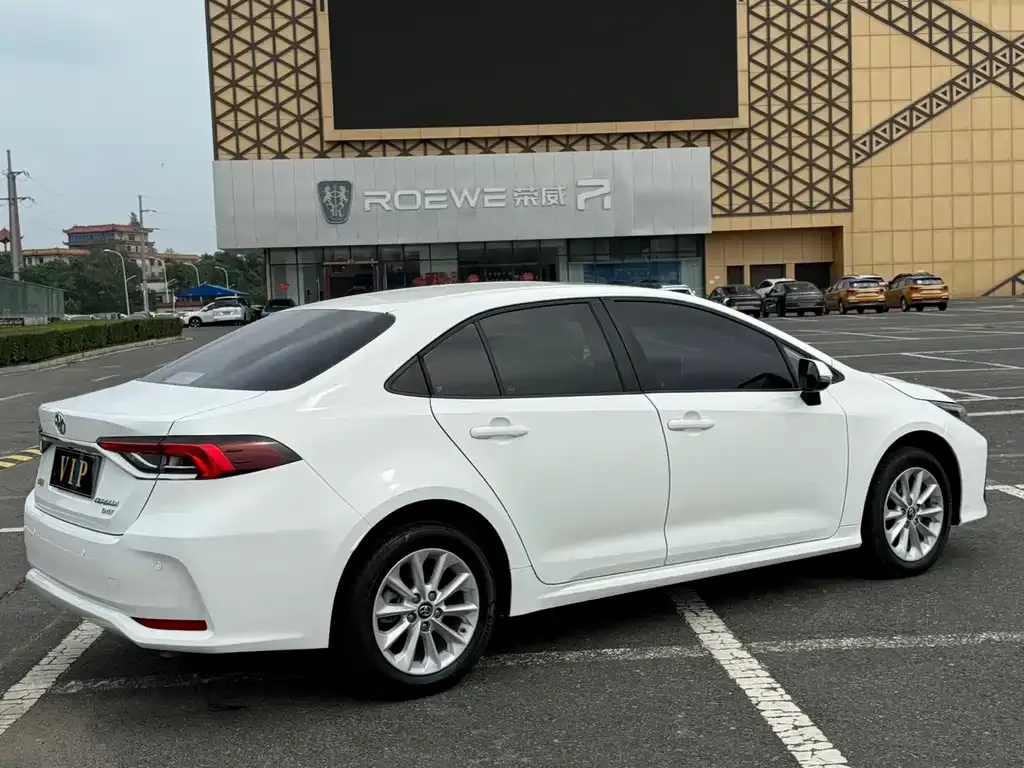 Toyota Corolla — фото 7