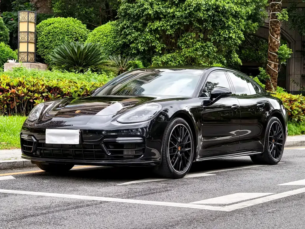 Porsche Panamera — фото 1