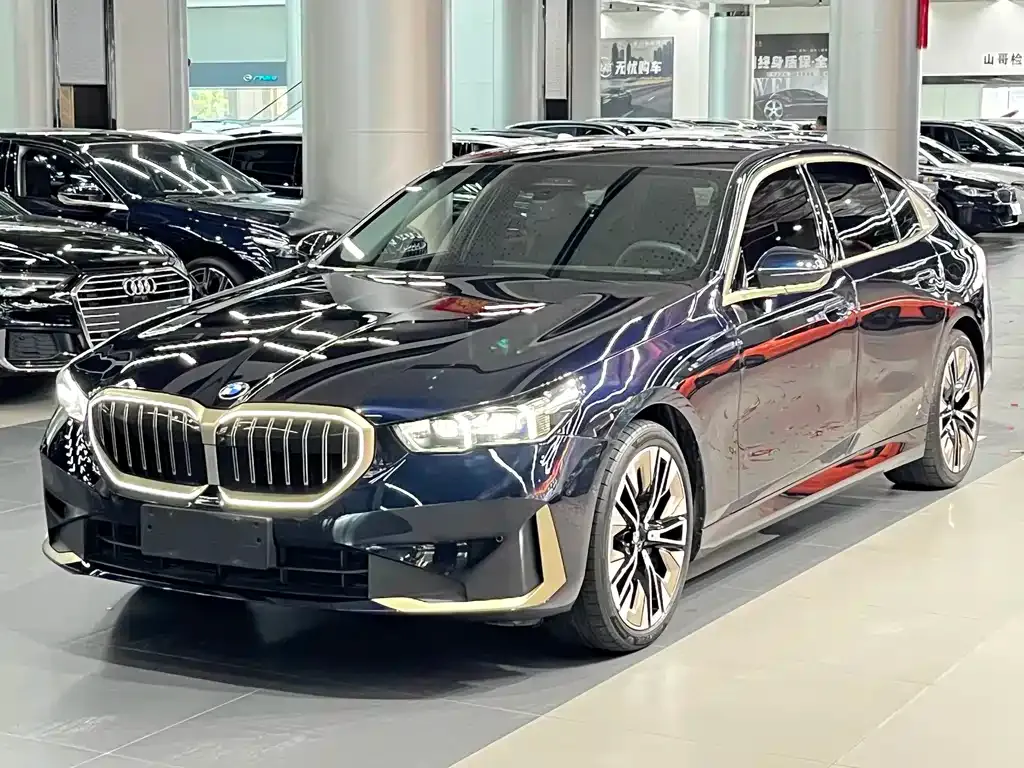 BMW 5 Series — фото 1
