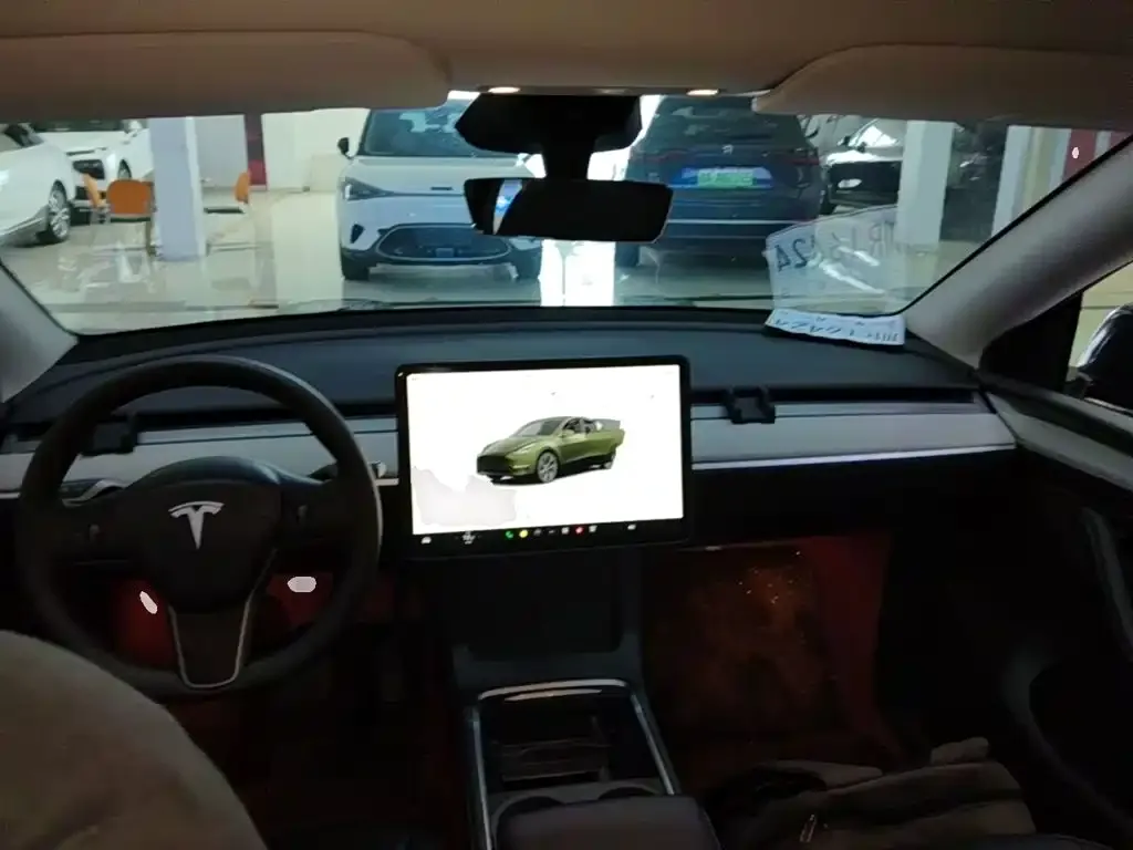 Tesla Model Y — фото 8
