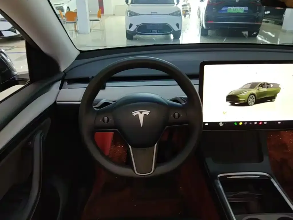 Tesla Model Y — фото 6