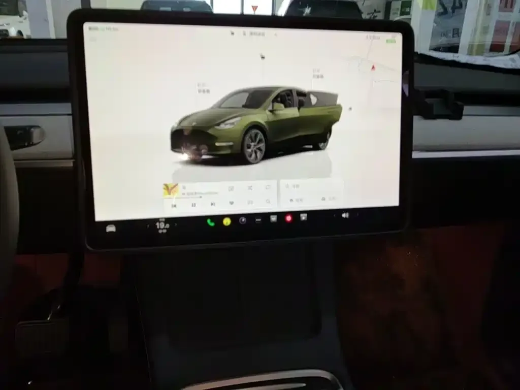 Tesla Model Y — фото 9