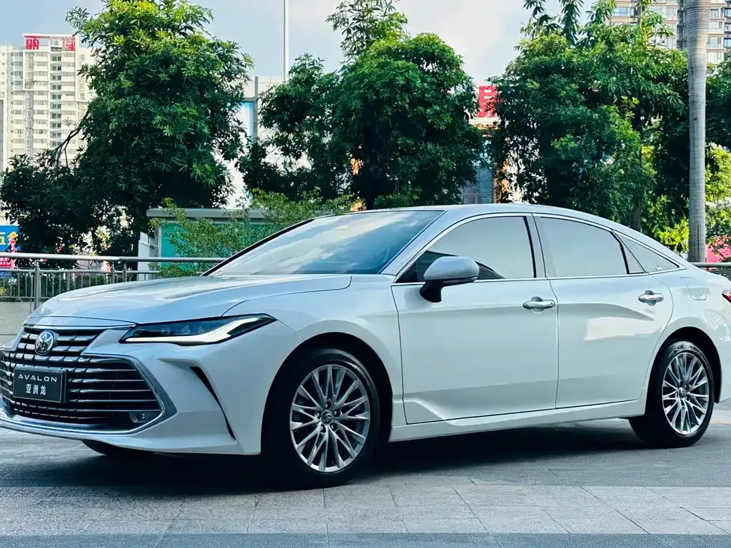 Toyota Avalon — фото 1