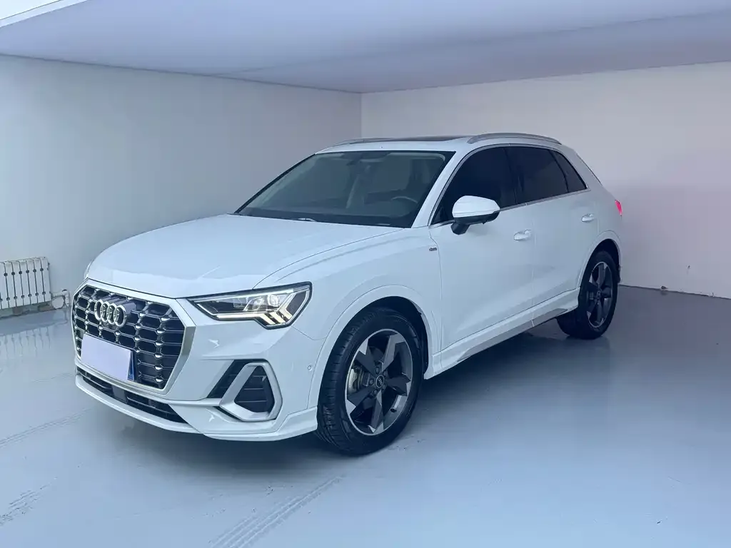Audi Q3 — фото 1