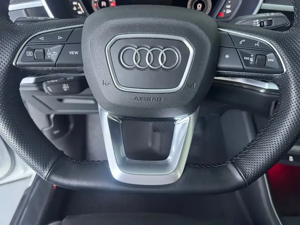 Audi Q3 — фото 10